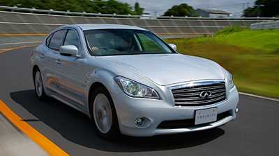 The new Infiniti M35 Hybrid – Infiniti's first petrol-electric hybrid production car
