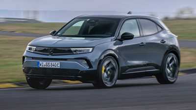 Vauxhall Mokka GSE, grey, track, front three quaters, motion