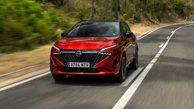 Nissan Qashqai e-Power (2025) review: front three quarter driving, red paint