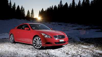 Infiniti G37 Coupe front three-quarter