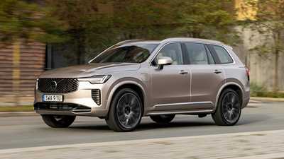 Volvo XC90 (2024) front driving