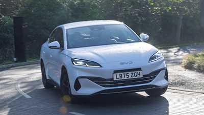 BYD Seal 6 saloon front cornering