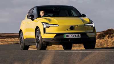 Volvo EX30 front cornering