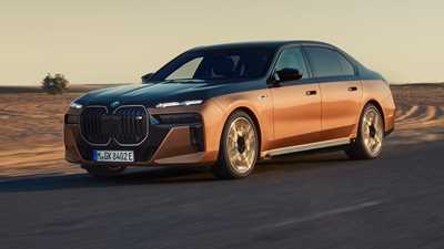 BMW i7 M70 - front three quarter
