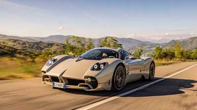 Pagani Utopia front three-quarter