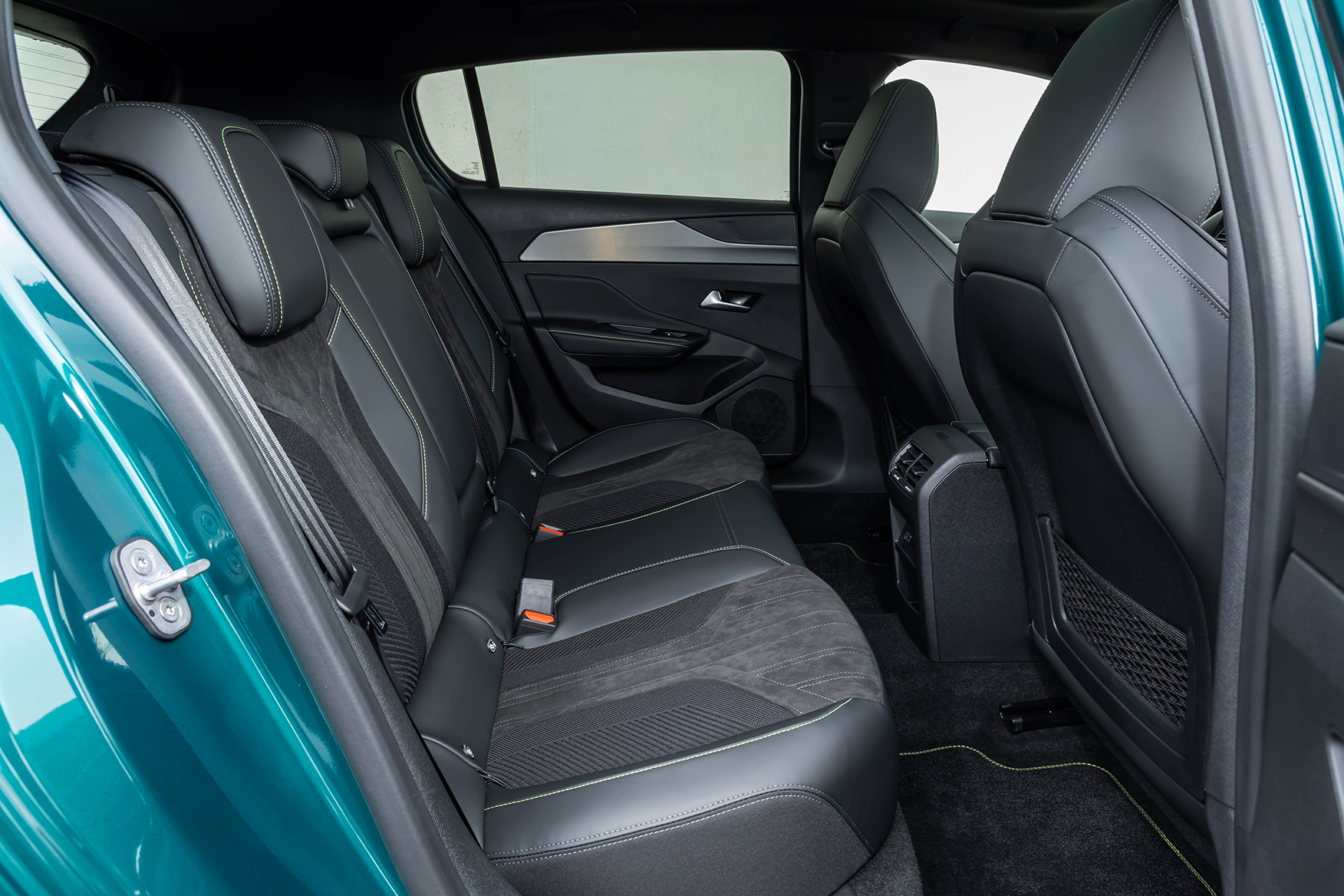 Peugeot E-308 rear seats